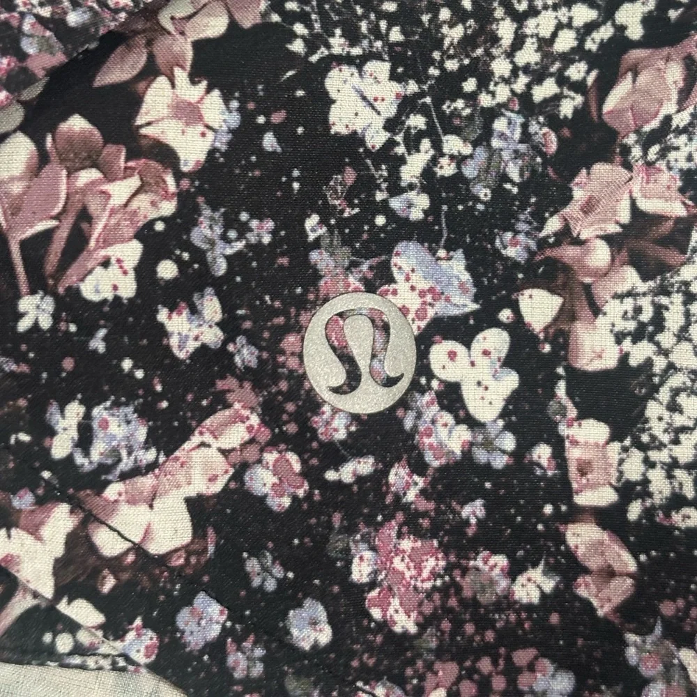 LuluLemon Hotty Hot short , Floral Print Athletic Shorts Size:8